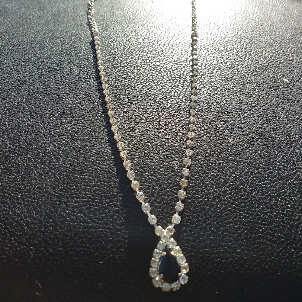 Sapphire pendant necklace